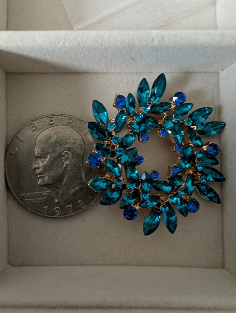 🆕 Beautiful Blue Circle Brooch! Brand New!